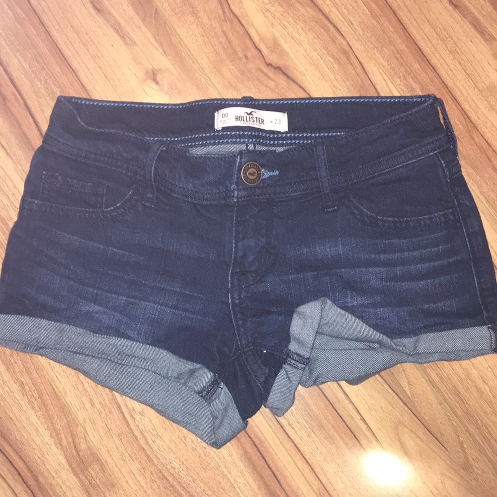 Hollister: dark wash jean shorts